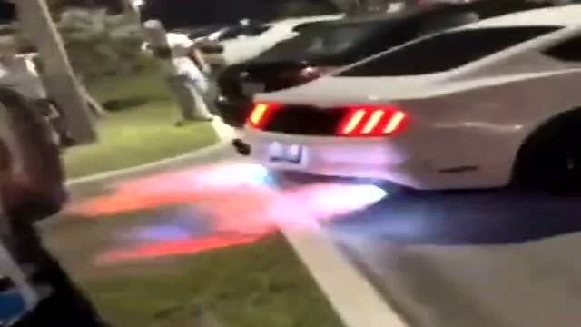 小汽车油门踩多少 小汽车油门踩多少